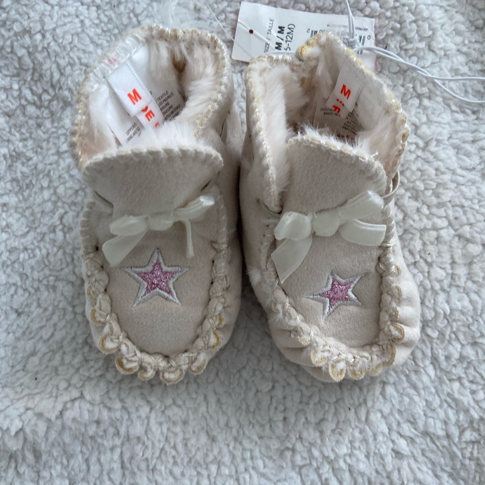 New with tag Joe Fresh crib shoes 6-12 months - Picture 2 of 3